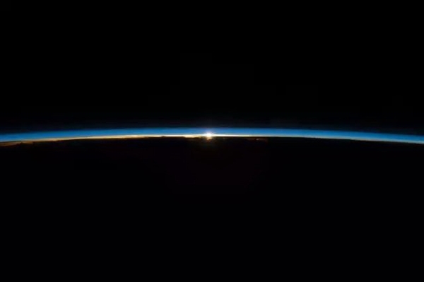 太空看日出日落(二) 太空看日出日落(二)