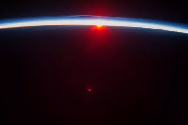 太空看日出日落(四) 太空看日出日落(四)